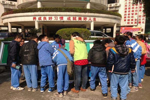 中心 领域·项目 青少年 正文 万江谷涌社区莞香花青少年服务站